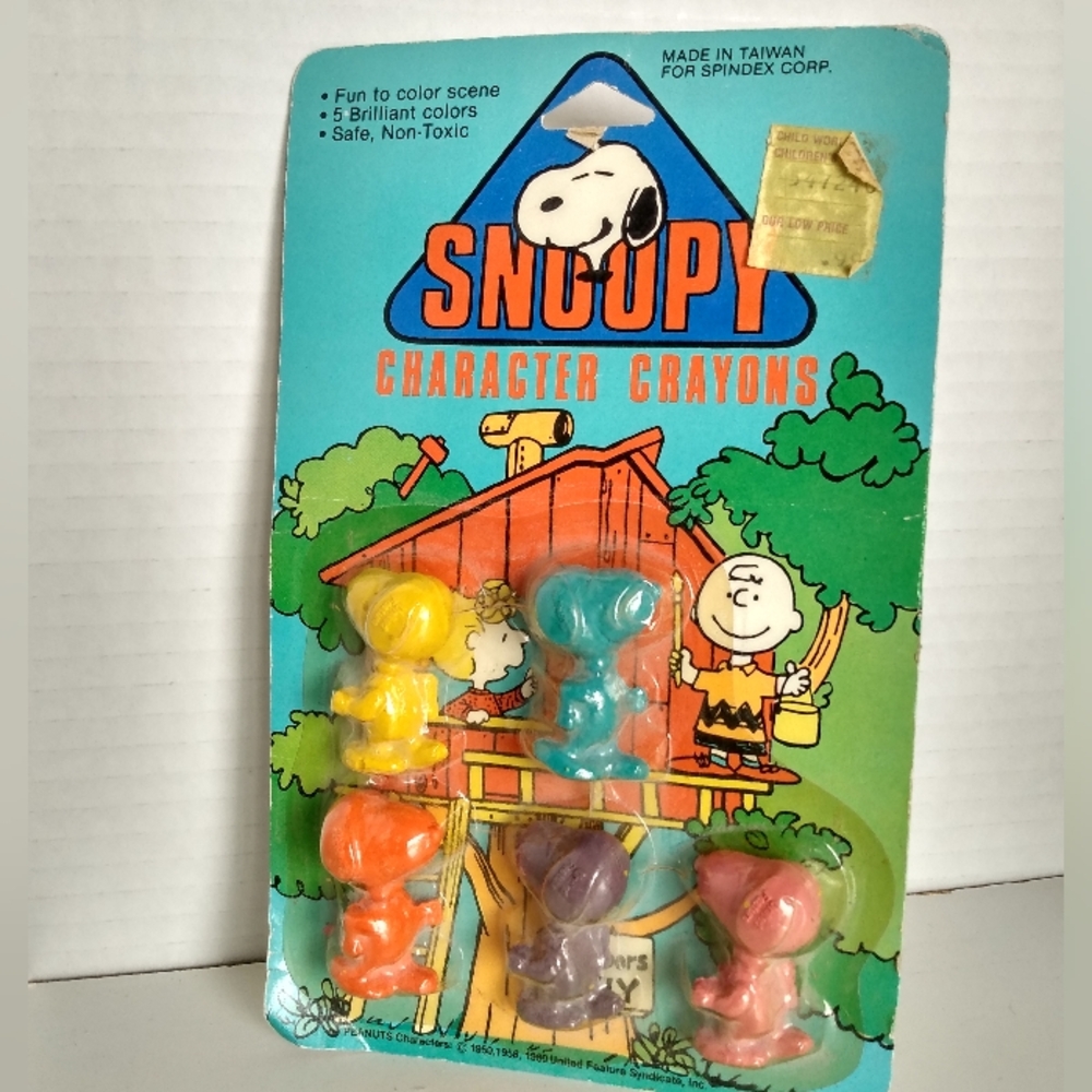 Vintage Peanuts Snoopy Panosh Place Crayons In Original Packaging